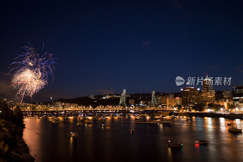 俄勒冈州波特兰市区夜间天际线