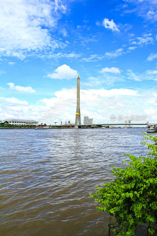 湄南河上的拉玛八号桥