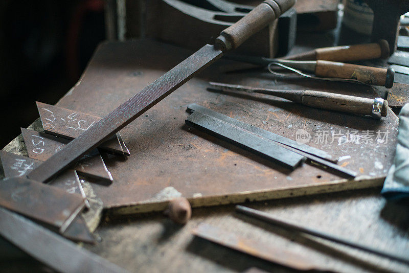 铁匠和金属加工车间的各种工具