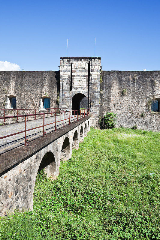 古堡垒入口在瓜德罗普