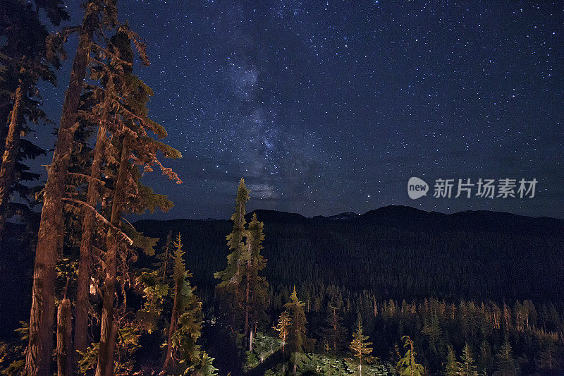 银河在华盛顿山，BC，加拿大