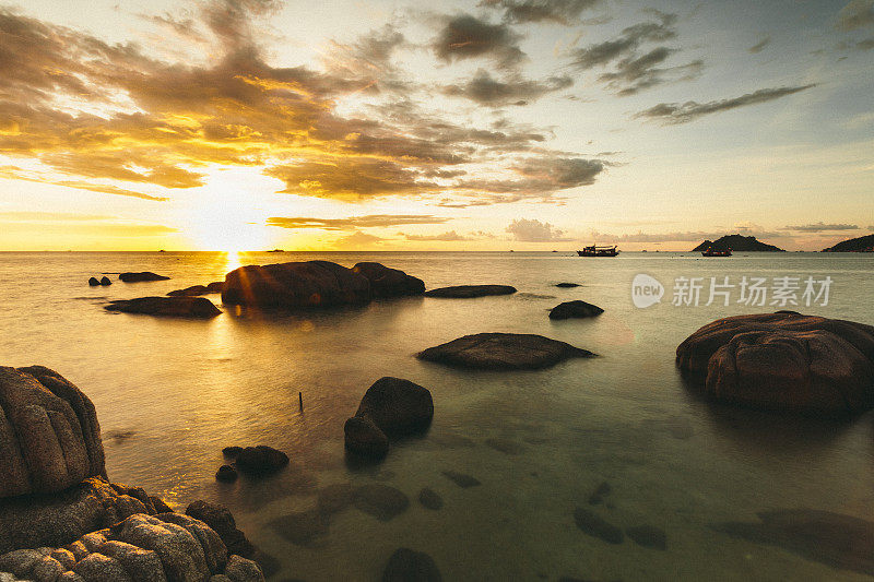 夕阳在美丽的高涛山毛榉，泰国。