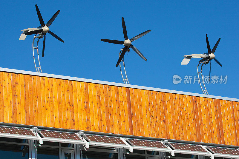屋顶顶部风力涡轮机和太阳能电池板