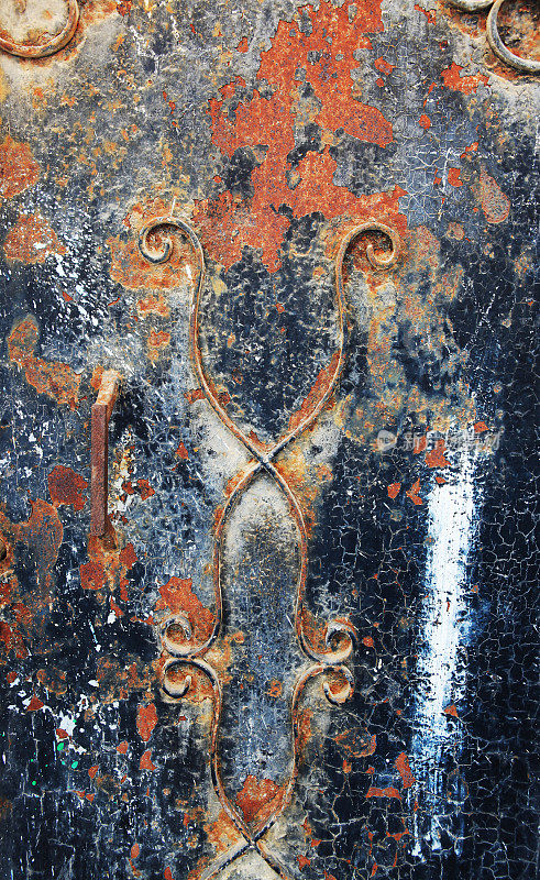 摩洛哥拉巴特的生锈铁门