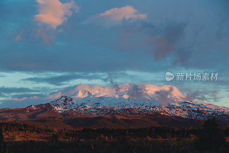 鲁阿佩胡火山日落