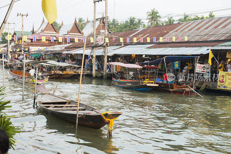 安帕瓦水上市场泰国传统旅游目的地