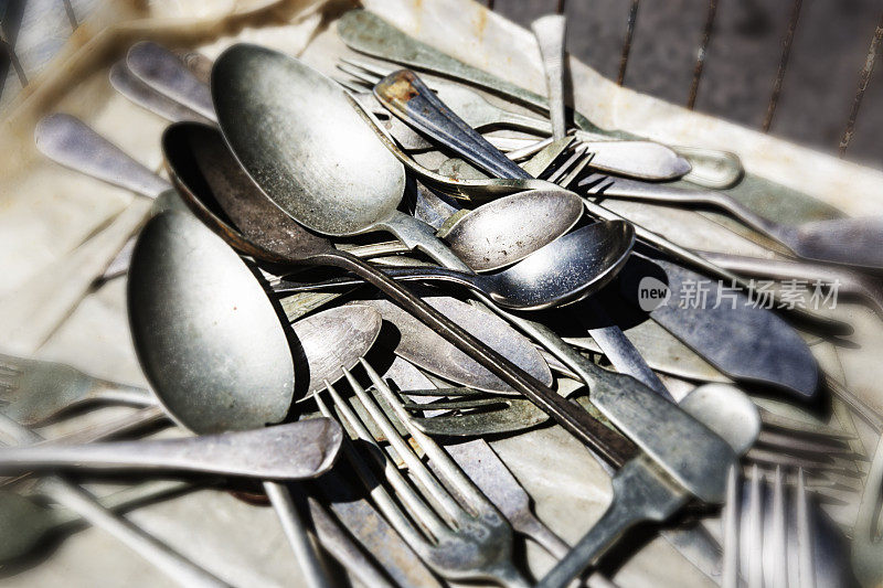 旧餐具，刀，叉和勺子