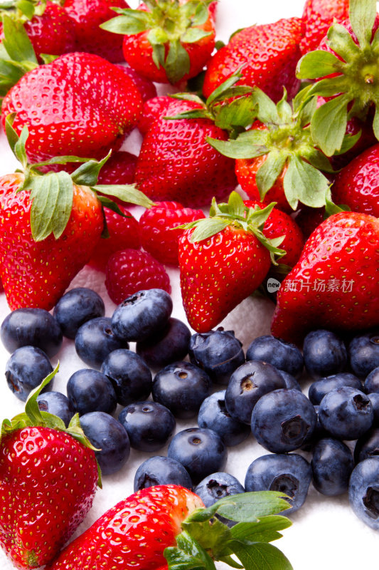 草莓、蓝莓和覆盆子
