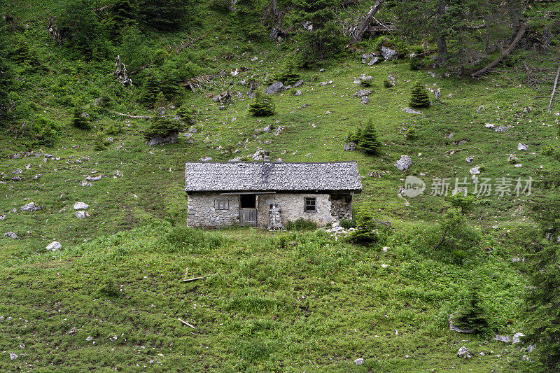 高山的小屋