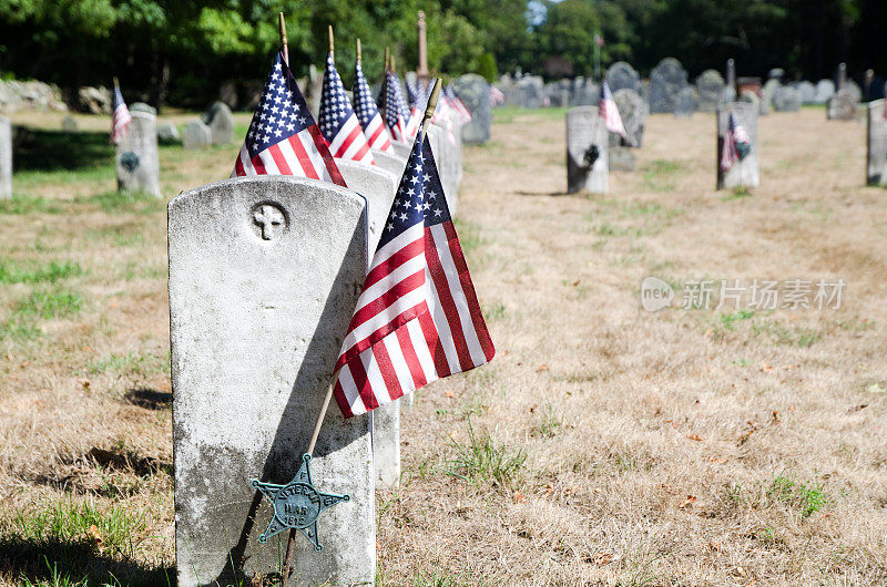 一排排的美国退伍军人的墓碑