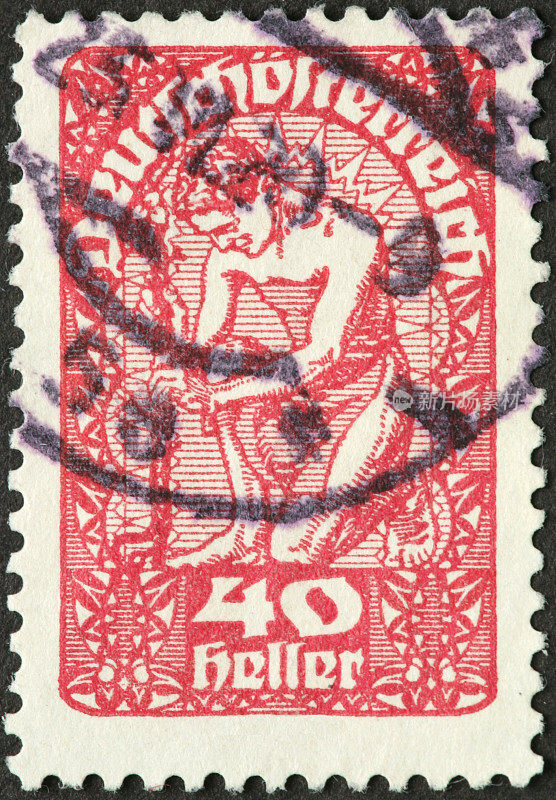 一个跪在奥地利邮票上的男人