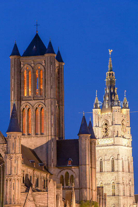 圣巴沃教堂和钟楼的黄昏，根特