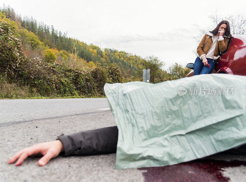 女性卷入致命的车祸感到沮丧