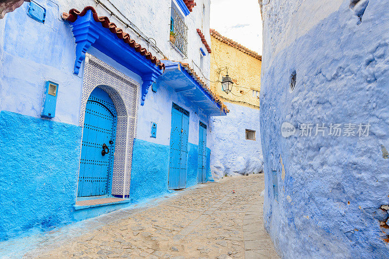 摩洛哥Chefchaouen蓝墙街。