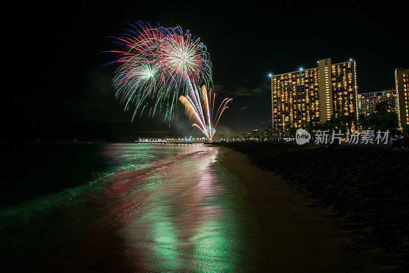 威基基海滩烟花