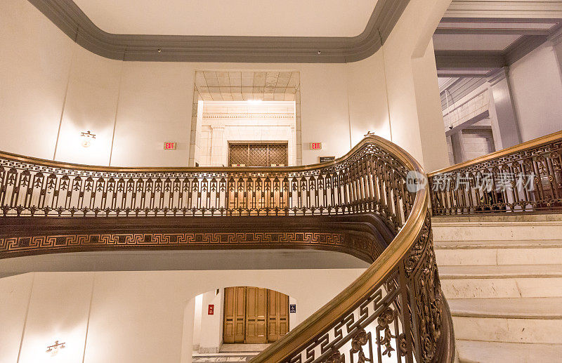 美国参议院罗素办公大楼楼梯和电梯，华盛顿特区