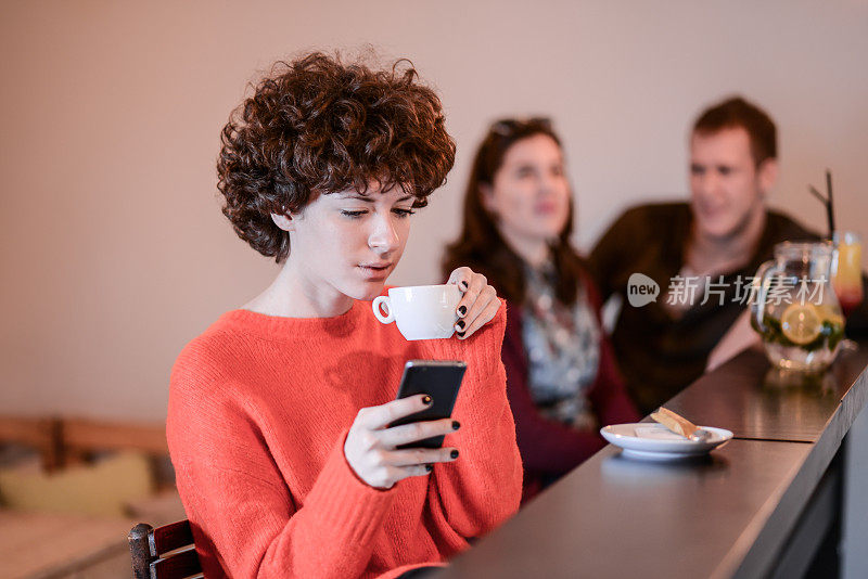 咖啡厅里的那个女孩