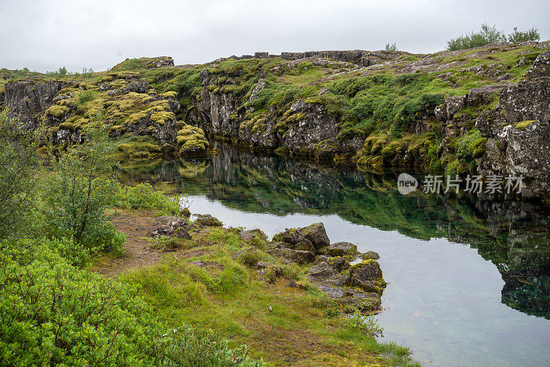 西尔弗拉裂缝，Þingvellir，是欧洲和美洲板块交汇的地方。冰岛雷克雅未克附近的Thingvellir国家公园