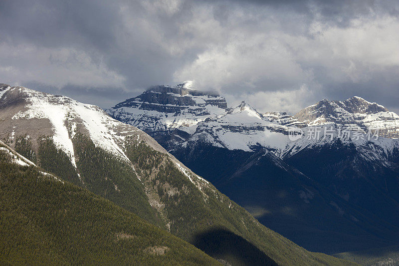 加拿大班夫国家公园的落基山脉