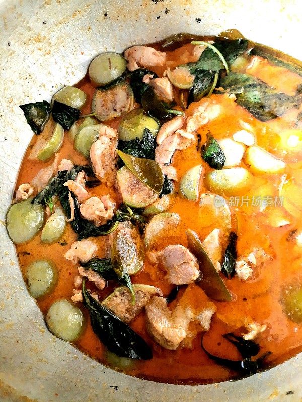 红咖喱汤——泰国菜。