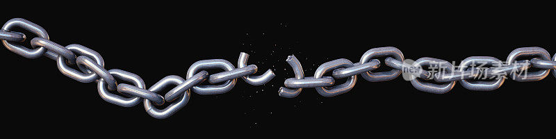 长长的闪亮的链子断成两截，摇摇晃晃的链环，在黑色的背景上孤立无间。广泛的水平组合。
