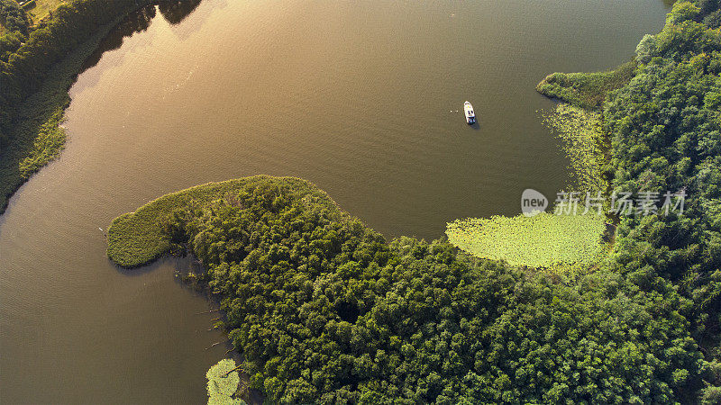 梅克伦堡湖上的船屋，梅克伦堡湖的鸟瞰图