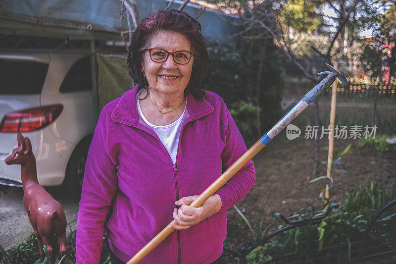 退休女园丁的肖像