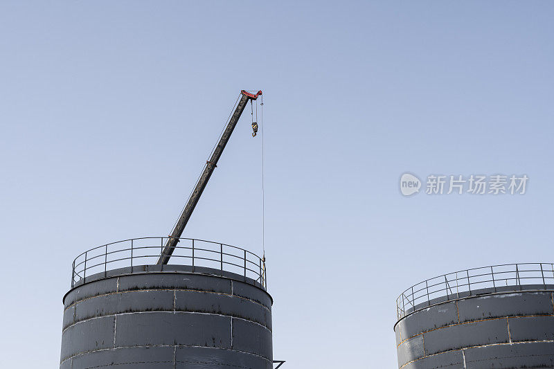 正在建设中的化工厂