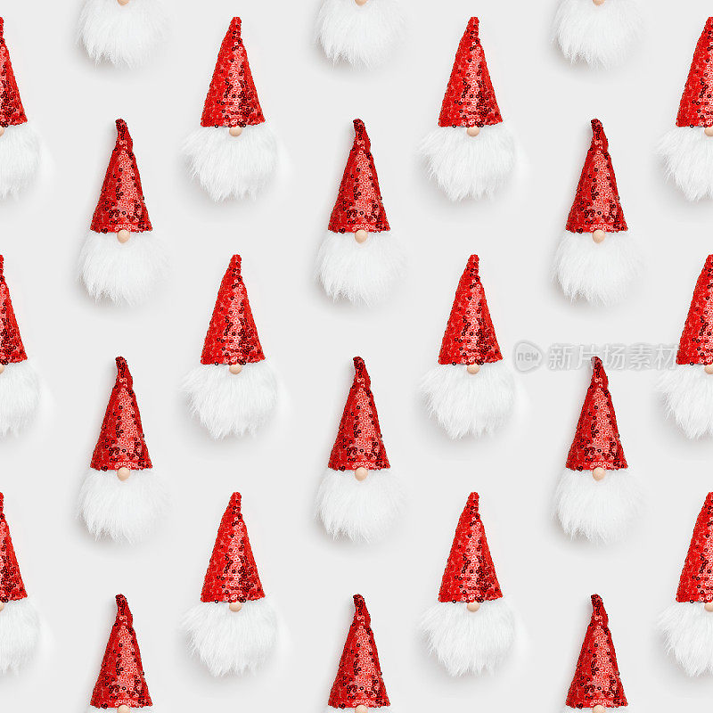 圣诞最小图案与有趣的小矮人与白胡子。新年小玩意在闪亮的帽子红色在白色背景。新年快乐与圣诞快乐无缝衔接，俯视图