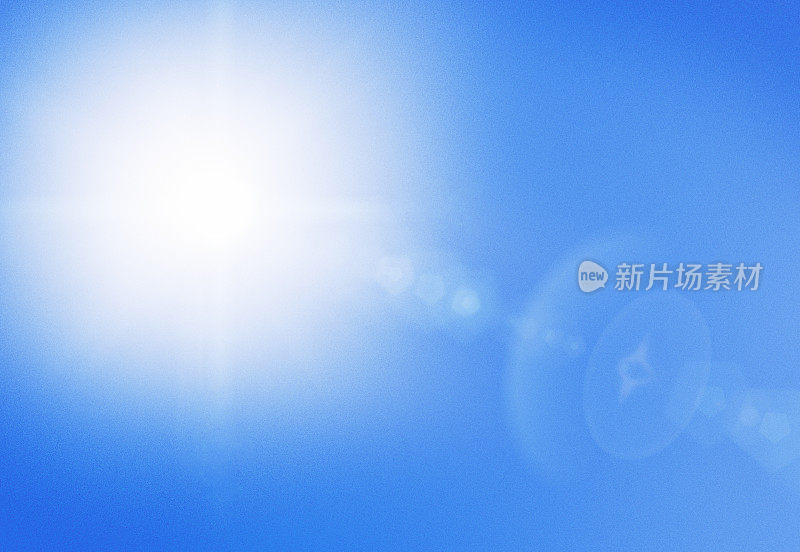 太阳能!明亮的正午阳光在晴朗的天空