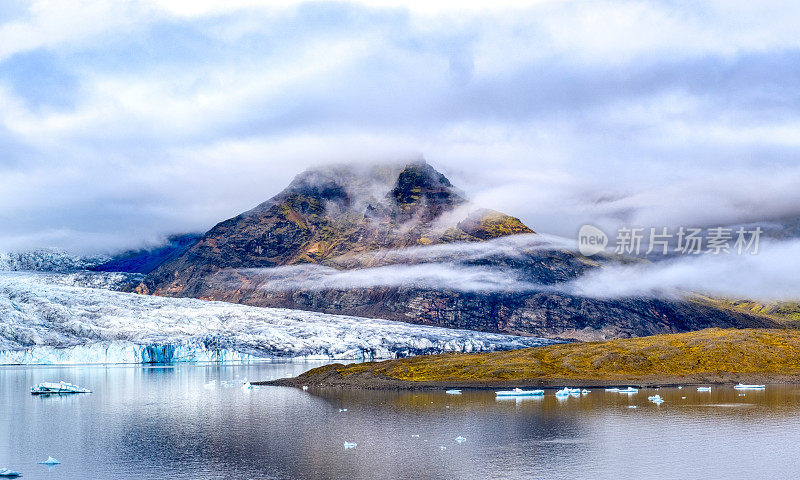 J?kulsárlón Glacial Lagoon on South Coast of Iceland