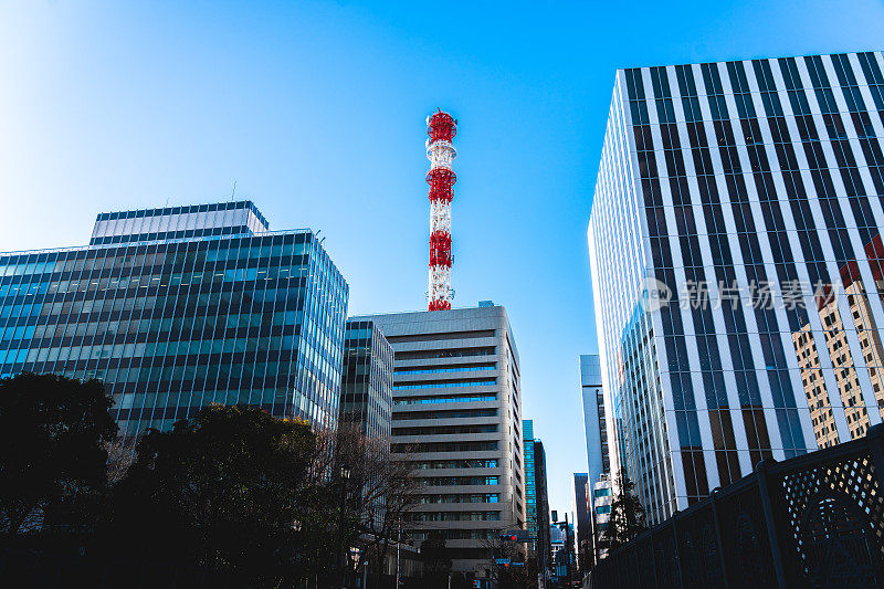 高楼大厦和蓝天，日本东京