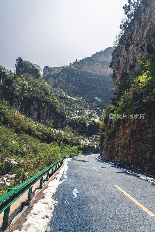 雪后的山路