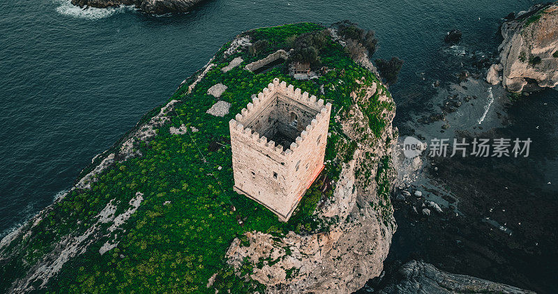 日落时的斯乐城堡鸟瞰图，土耳其著名景点，岛上的城堡，伊斯坦布尔斯乐鸟瞰图，伊斯坦布尔-斯乐日落