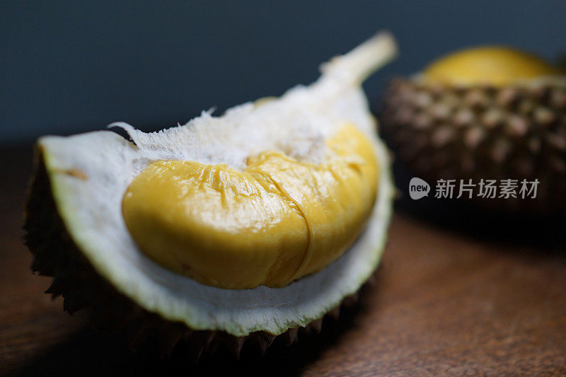 榴莲，一种独特而味道浓烈的水果，被称为“水果之王”