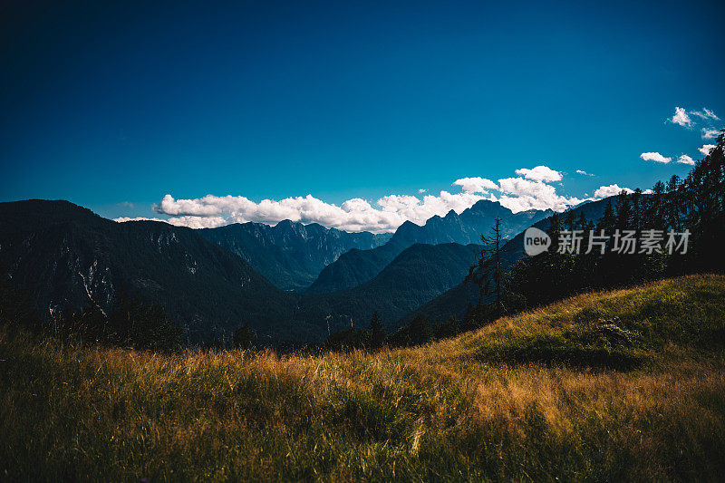 风景如画的特里格拉夫山全景