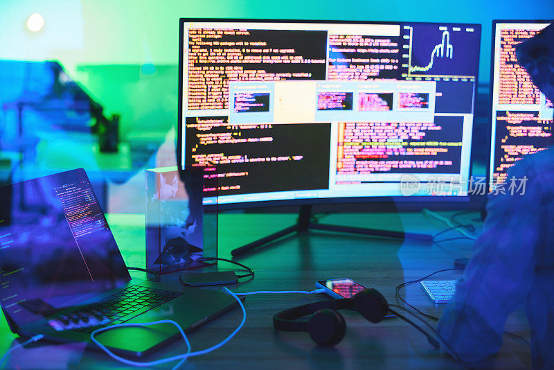 开发人员，霓虹灯编程代码或电脑屏幕，网络安全勒索软件或SEO夜间网络钓鱼在地下室。黑客、程序员或从事黑软件、物联网漏洞或骗局技术编码的女性