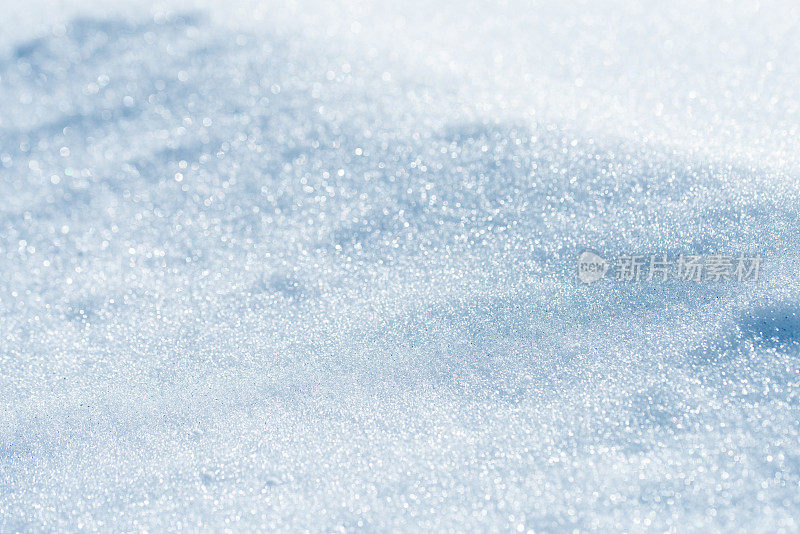 被雪覆盖的冰冷背景