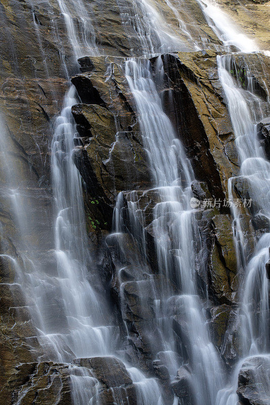烟囱岩州立公园的胡桃瀑布