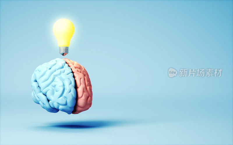 淡蓝色背景下人脑上的黄色灯泡，新的想法和思想概念