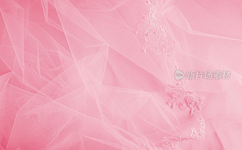 优雅的粉色新娘头纱作为喜庆的婚礼背景，为设计师设计婚礼请柬、卡片、封面。文字和插图的空间。