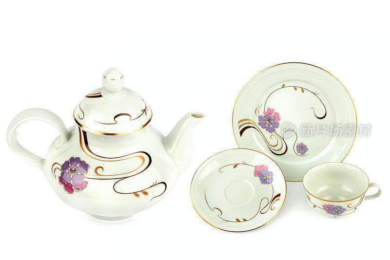 古董瓷茶壶，杯子和碟子隔离在白色。拼贴画。