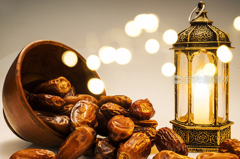 阿拉伯灯笼和干枣水果斋月开斋在碗里