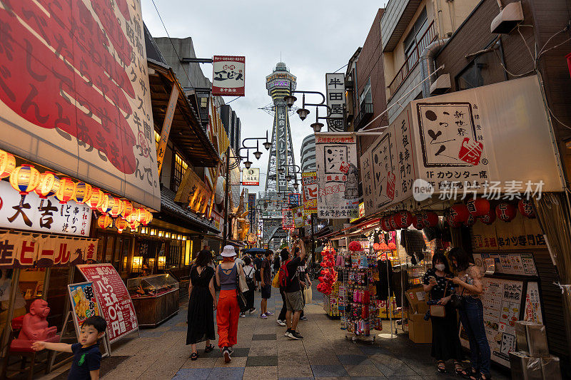 日本大阪的商店和津天阁大厦