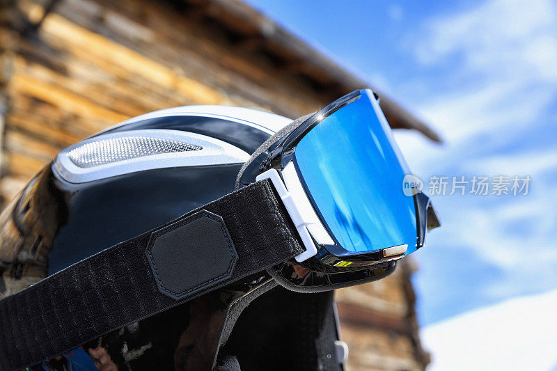 滑雪头盔和滑雪护目镜现代滑雪防护装备
