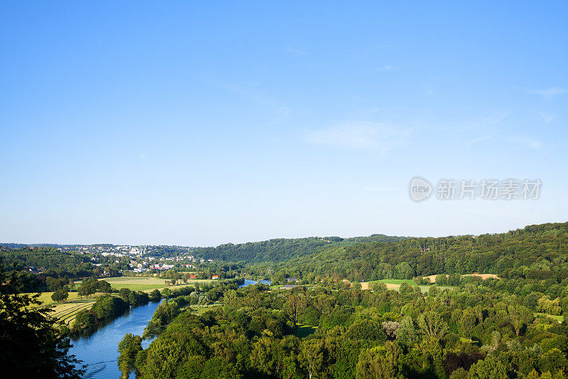 鲁尔山谷初夏的傍晚