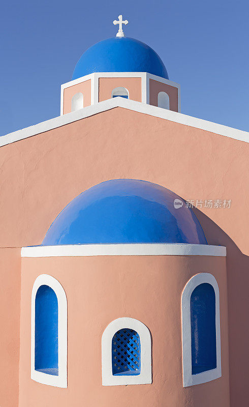 希腊伊亚岛圣托里尼教堂的蓝色圆顶塔