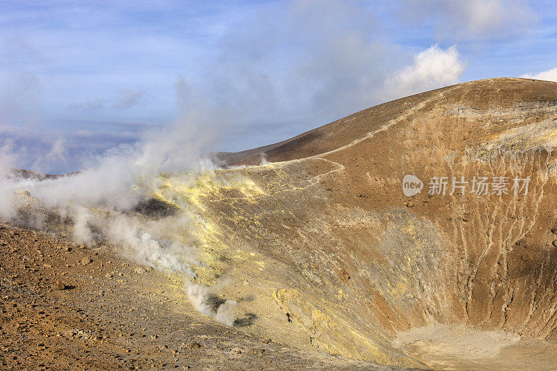 西西里岛的埃奥利亚群岛上的火山喷气孔