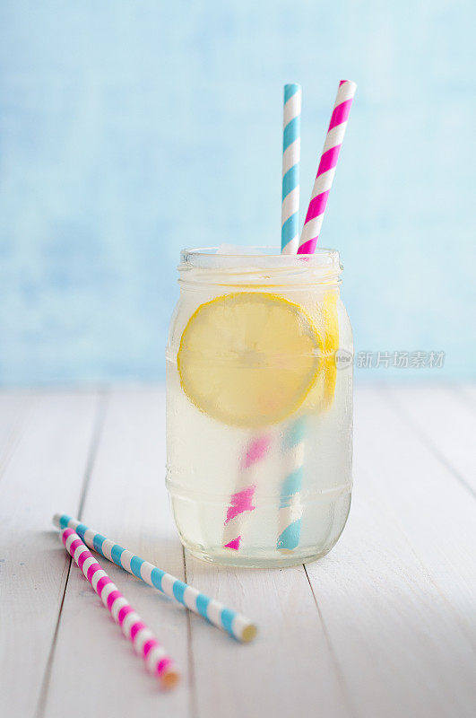 玻璃瓶自制柠檬水