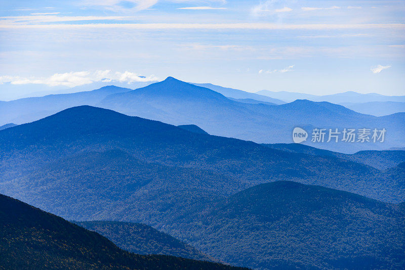 从曼斯菲尔德山顶俯瞰佛蒙特山脉